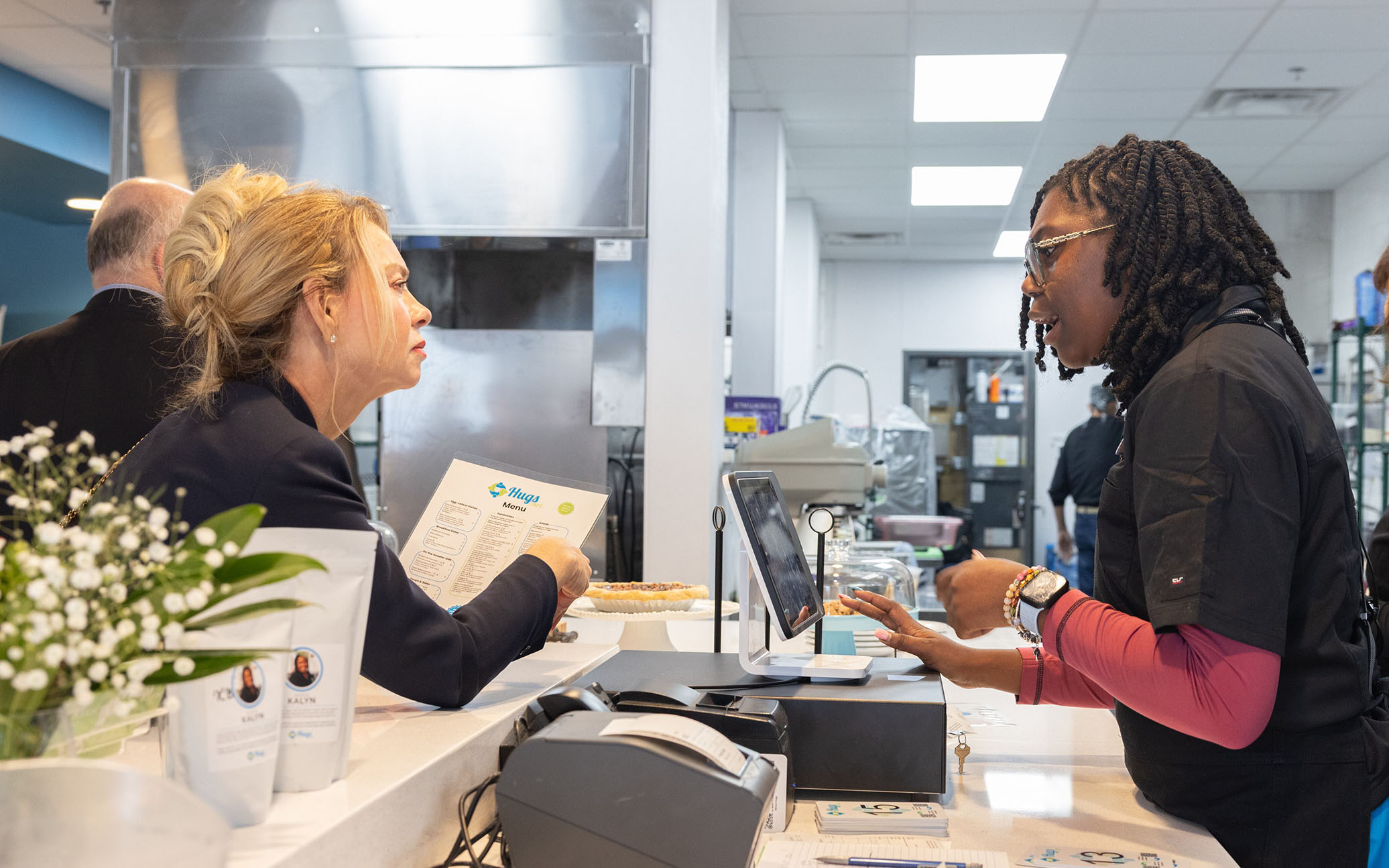 Restaurante com equipe de adultos com deficiência está em expansão