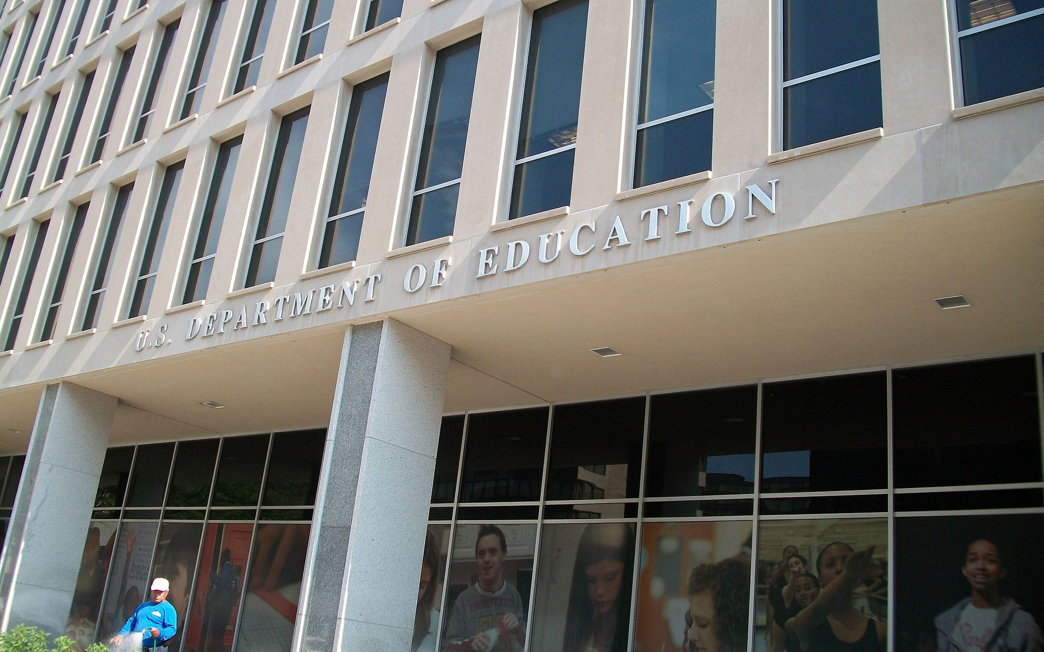 Educação especial sob ataque: o que a terceirização do ensino para alunos com deficiência revela sobre o futuro da rede pública